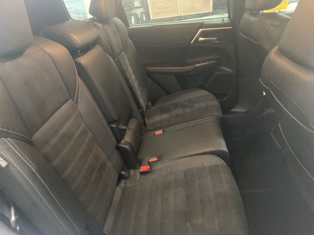 2022 Mitsubishi Outlander Base