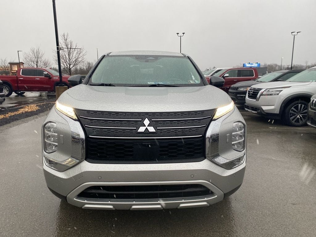 2022 Mitsubishi Outlander Base