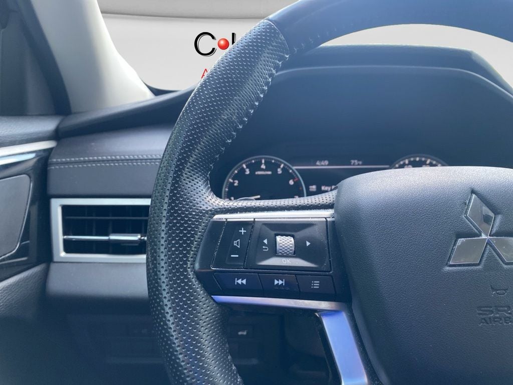 2023 Mitsubishi Outlander SE