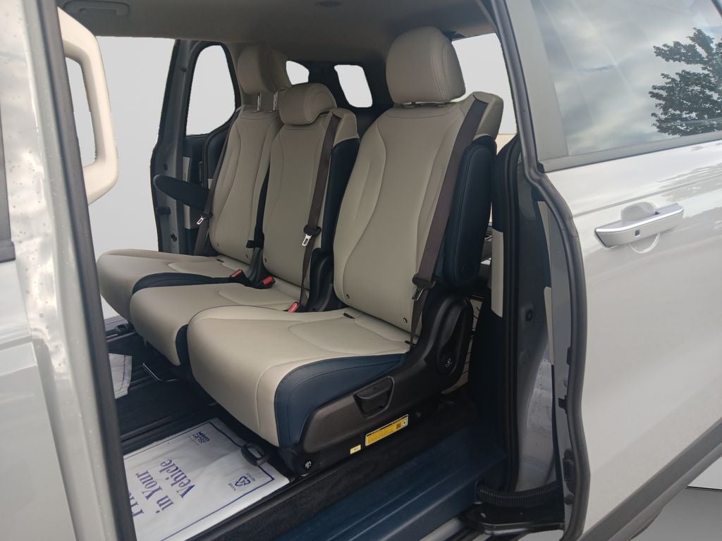 2025 Kia Carnival Hybrid EX
