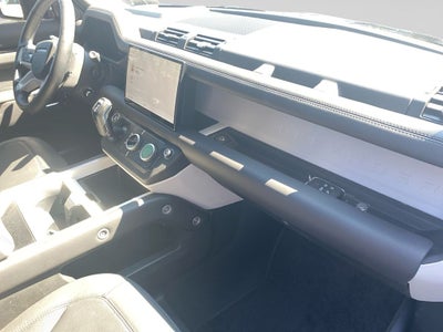 2025 Land Rover Defender 130 X-Dynamic SE
