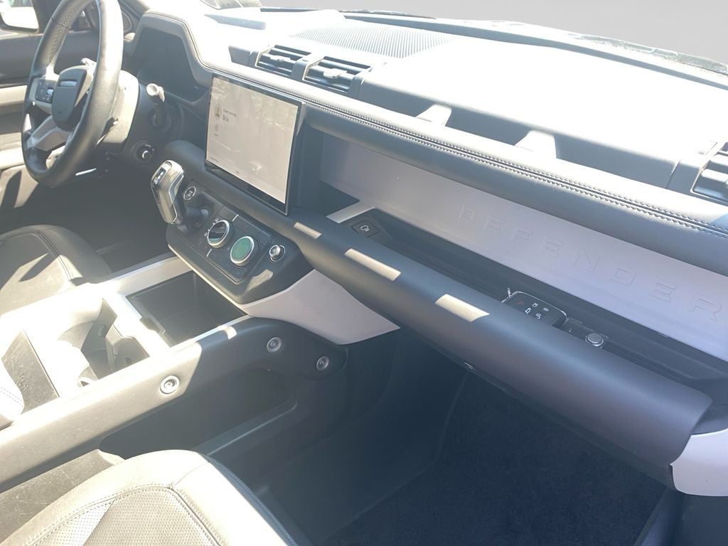 2025 Land Rover Defender 130 X-Dynamic SE