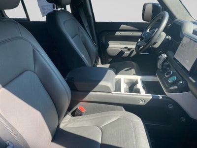 2025 Land Rover Defender 130 X-Dynamic SE