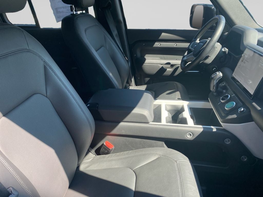 2025 Land Rover Defender 130 X-Dynamic SE