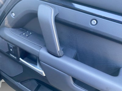 2025 Land Rover Defender 130 X-Dynamic SE