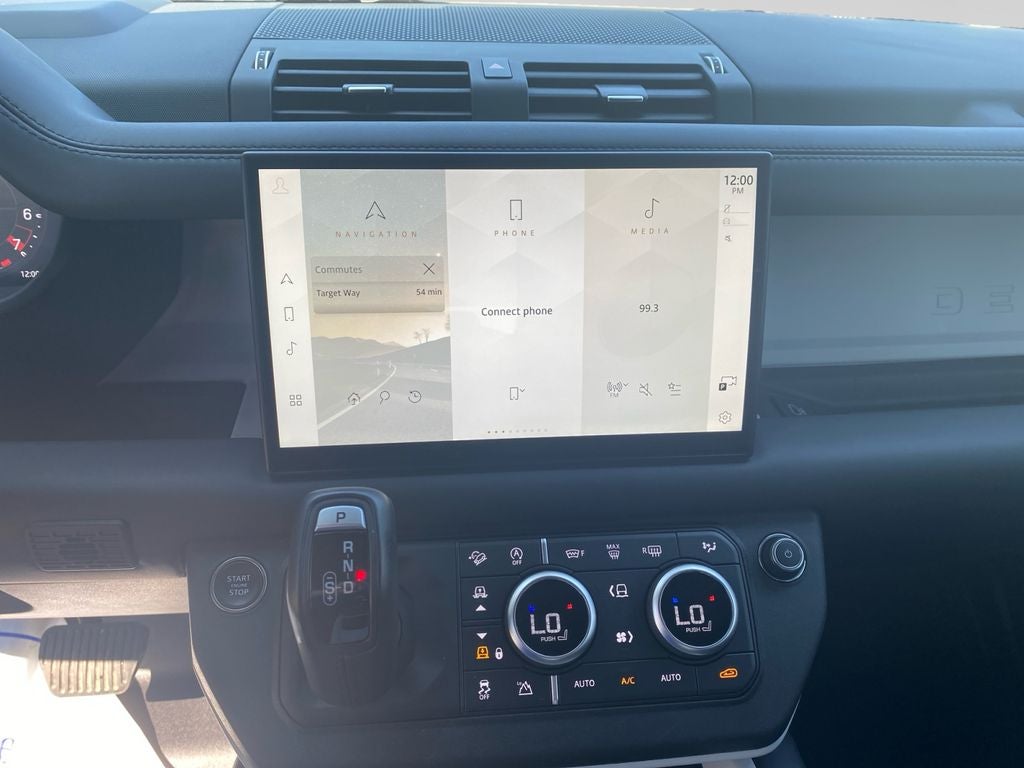 2025 Land Rover Defender 130 X-Dynamic SE