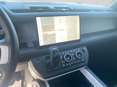 2025 Land Rover Defender 130 X-Dynamic SE