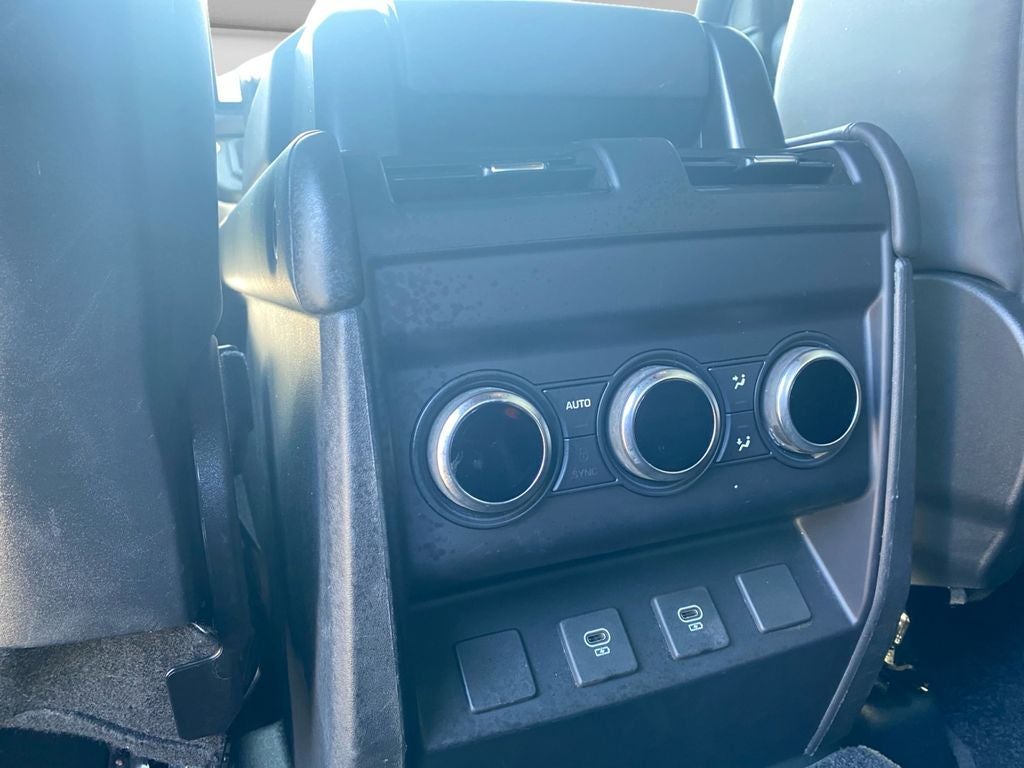 2025 Land Rover Defender 130 X-Dynamic SE