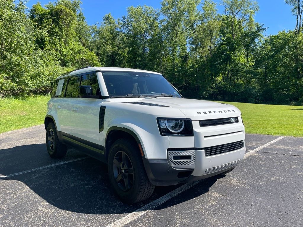 2023 Land Rover Defender S's photo