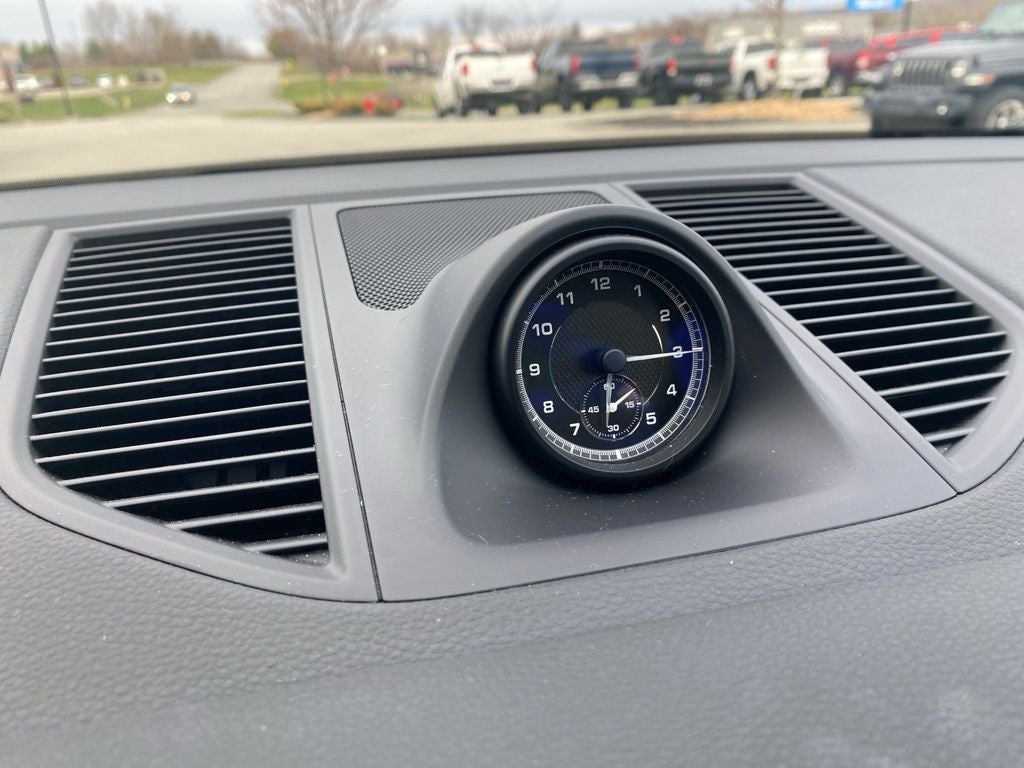 2022 Porsche Macan Base