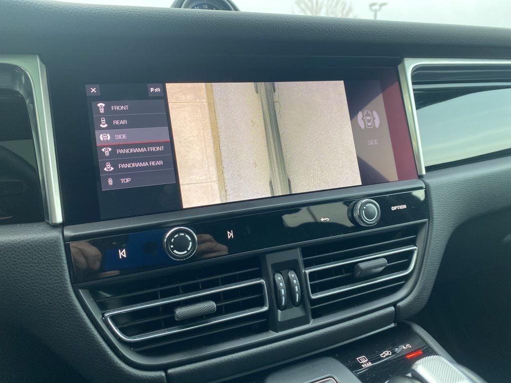 2022 Porsche Macan Base