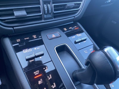 2022 Porsche Macan Base