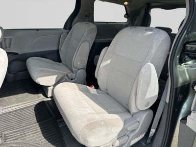 2020 Toyota Sienna LE 7 Passenger